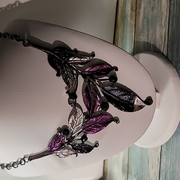 Leaf Statement Necklace - Picture 1 of 5